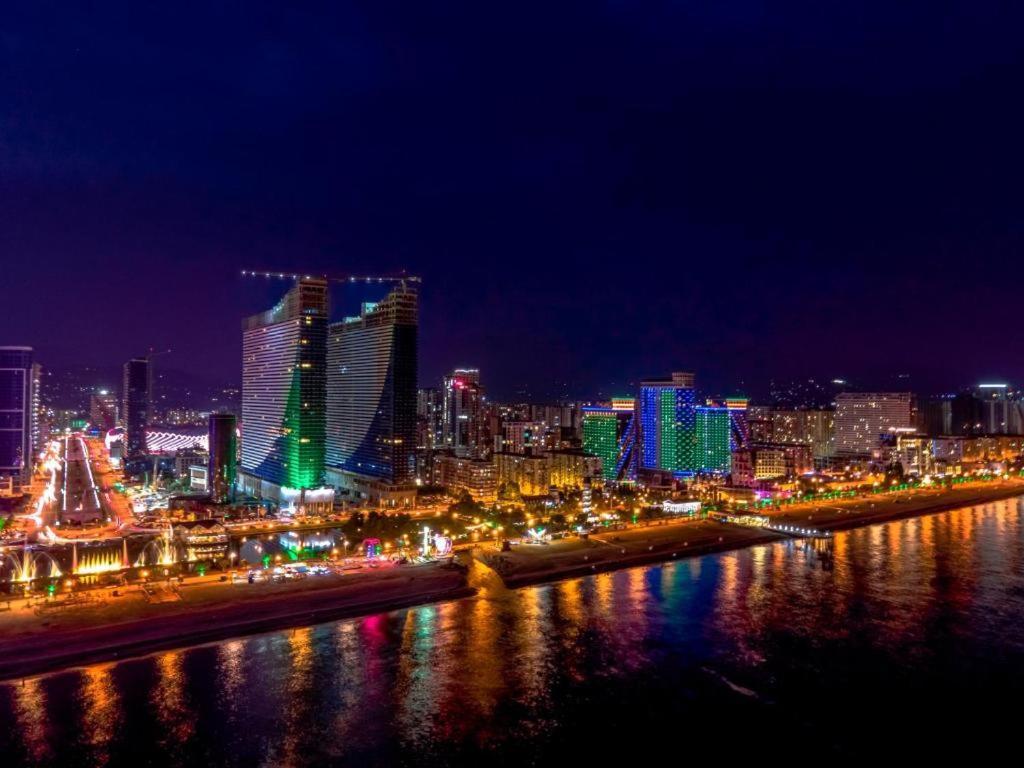 Luxury Aparthotel In Orbi City Sea View Батуми Екстериор снимка